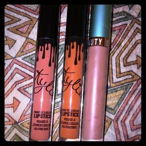 Custom lip bundle!